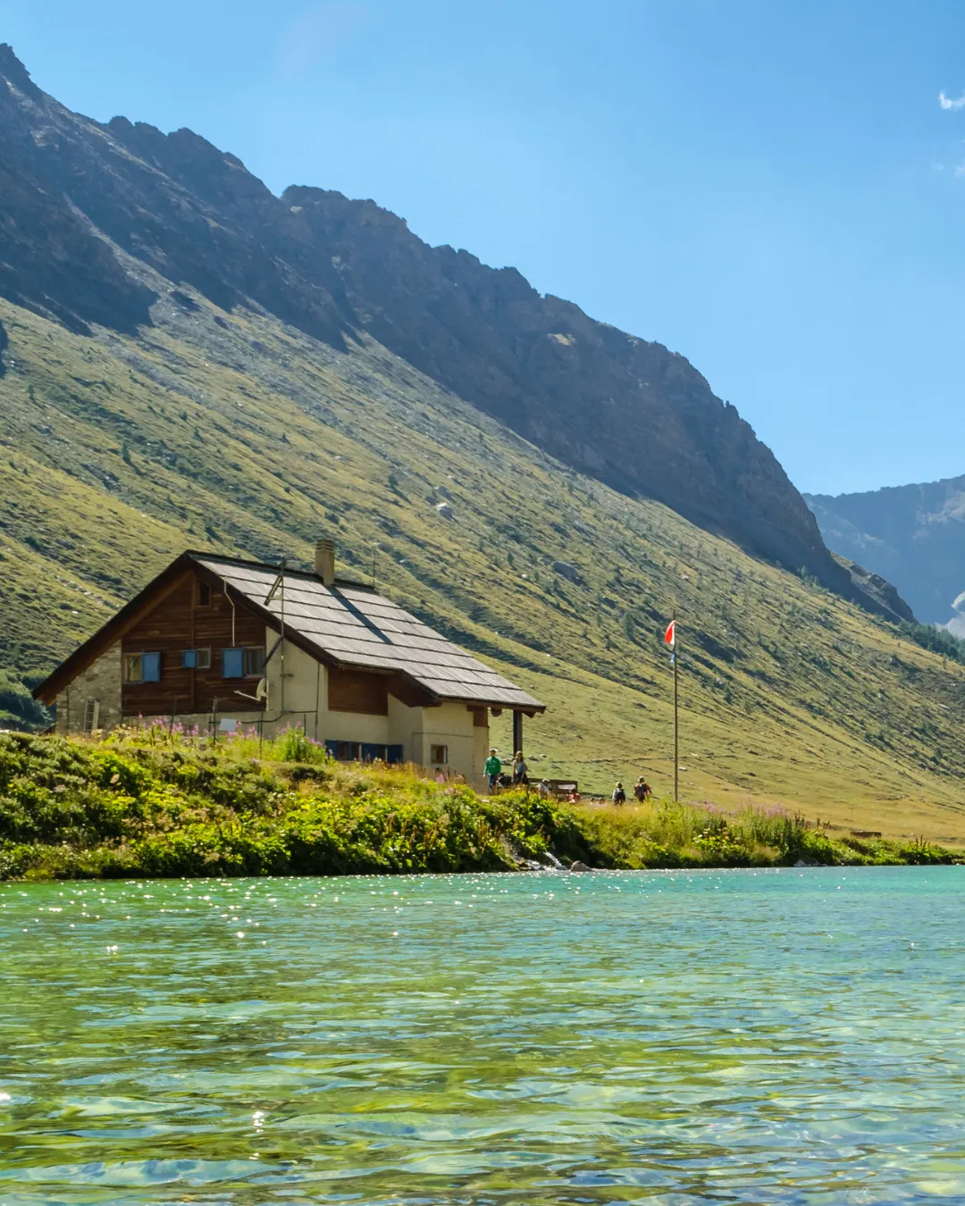 Trajets transfrontaliers vers l'Italie, incluant Bardonecchia, pour vos évasions alpines.