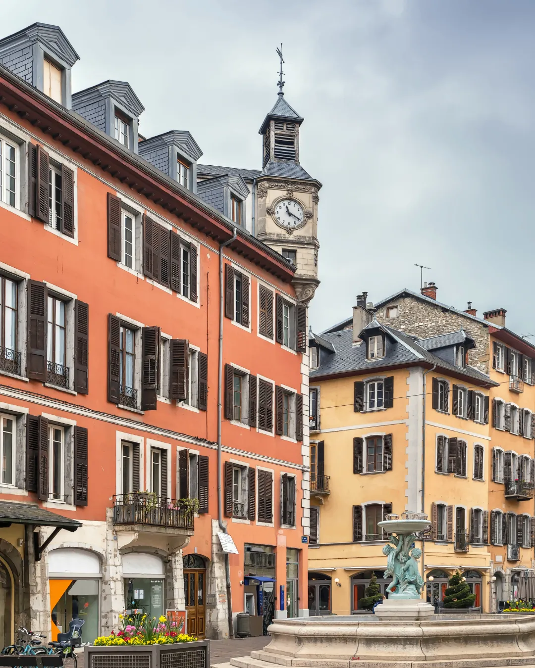 Vue de la ville de Chambéry, arrivée confortable avec Lionel Transport Taxi depuis Modane